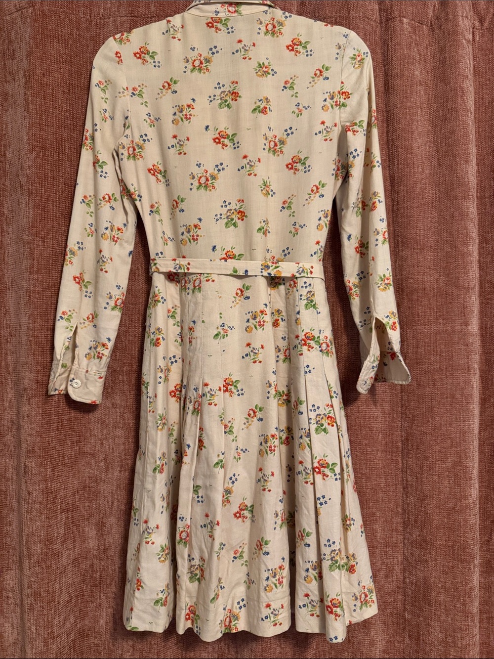 1970’s Cacharel button down pleated floral dress - Picture 5 of 6